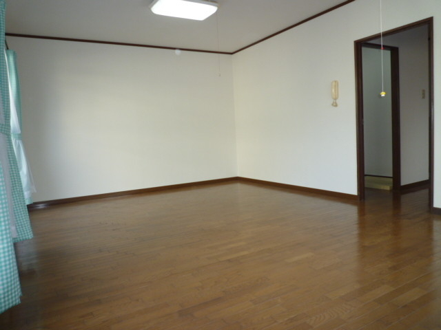 その他部屋・スペース　洋室はゆったり１２帖で、収納も豊富なのが嬉しいです。