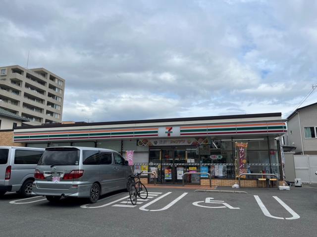 コンビニ　セブン－イレブン博多新和町２丁目店（コンビニ）まで738m