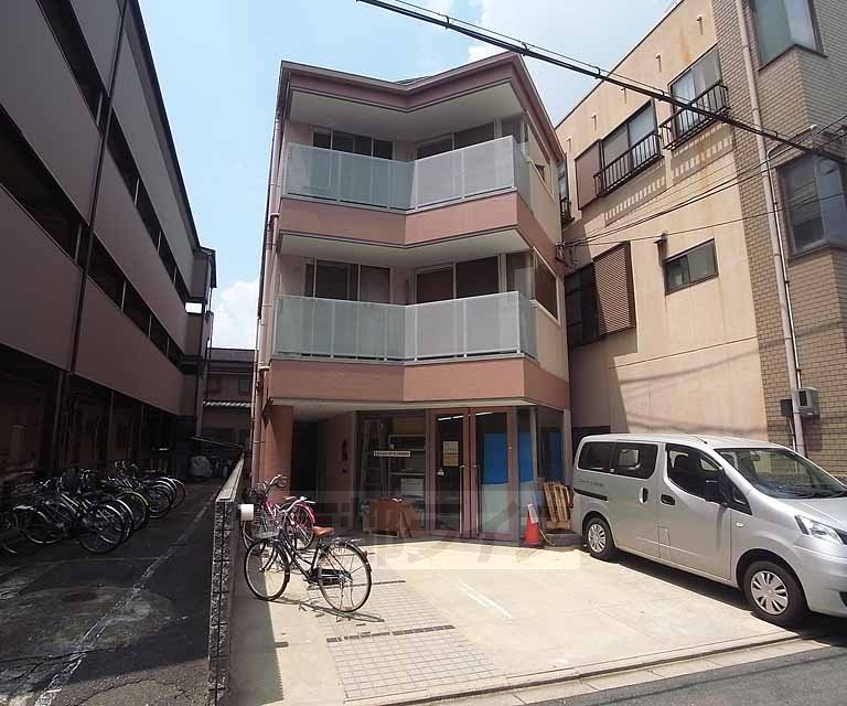 建物外観　深草、竹田の２ＷＡＹ可能なファミリー物件です。