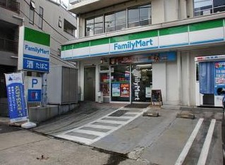 コンビニ　ファミリーマート 幡ヶ谷三丁目店（コンビニ）まで518m