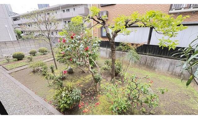 バルコニー　嬉しい専用庭付き♪