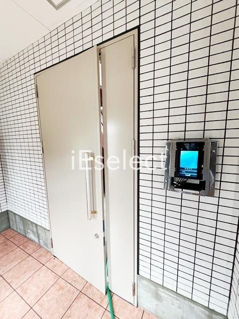 エントランス　建物の入り口です