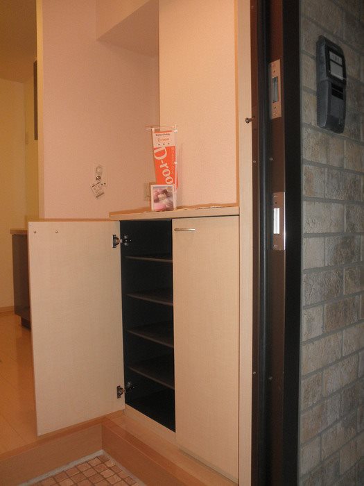 玄関　シューズＢＯＸ完備の玄関です。