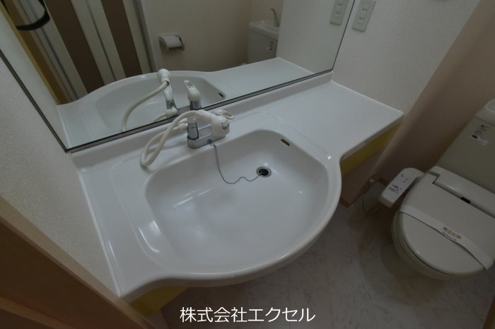 洗面設備　洗髪洗面化粧台です。