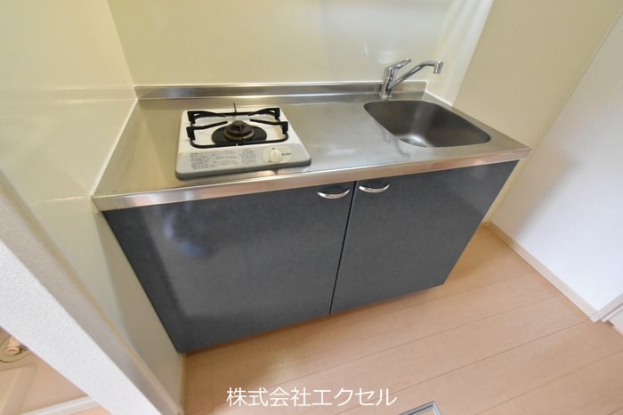 キッチン　ガスコンロ付きのキッチンです。