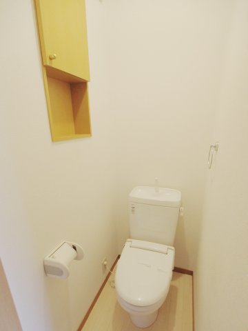 トイレ　201号室の写真です。