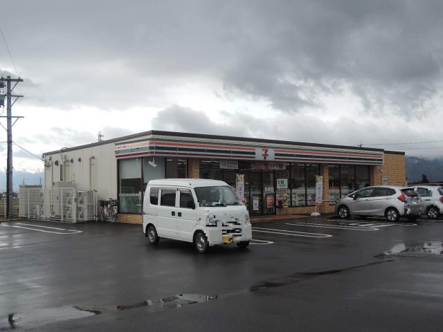 コンビニ　セブンイレブン（コンビニ）まで922m