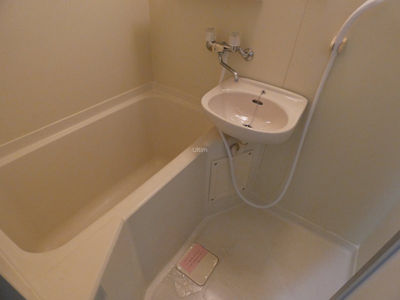 洗面設備　※同タイプの他のお部屋です