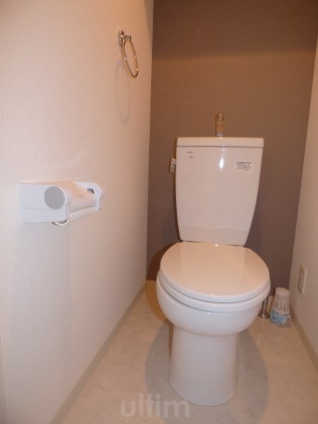 トイレ　※別のお部屋のお写真です。御参考までに。