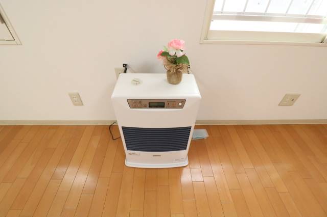 その他設備　灯油暖房で経済的！