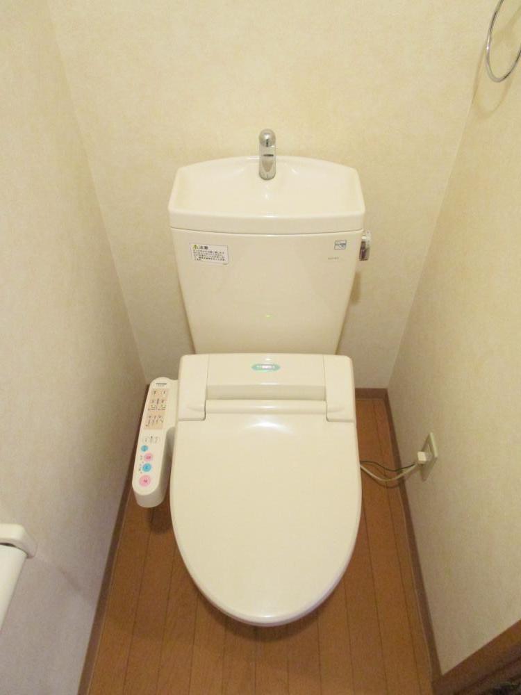 トイレ　温水洗浄便座設置済み