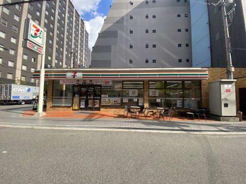 コンビニ　セブン-イレブン 大阪道修町１丁目店（コンビニ）まで162m