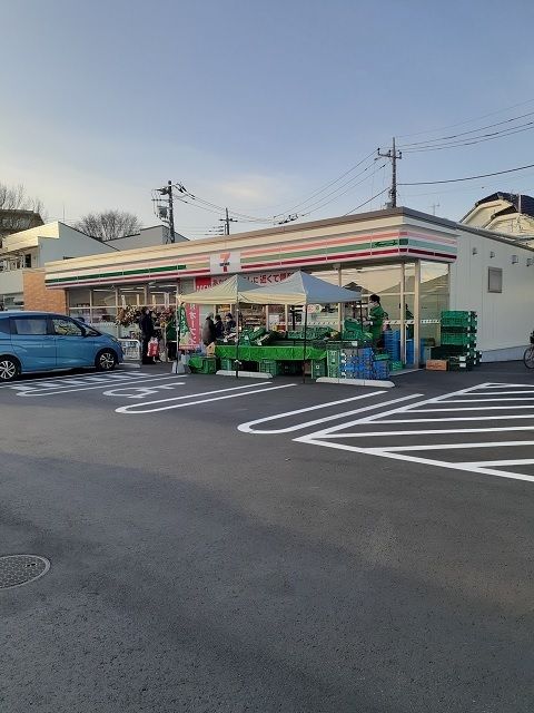 コンビニ　セブンイレブン青梅師岡２丁目店（コンビニ）まで55m