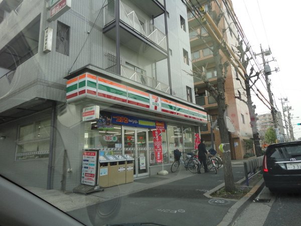 コンビニ　セブンイレブン（コンビニ）まで626m