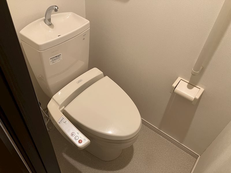 トイレ　※写真は同物件同タイプ別室のものです