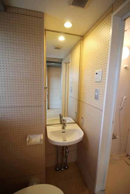 洗面設備　★大きな鏡で使いやすいですよ★