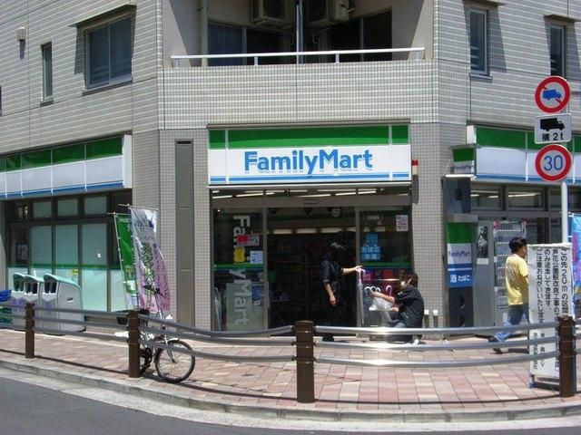 コンビニ　ファミリーマート芦花公園駅南店（コンビニ）まで134m