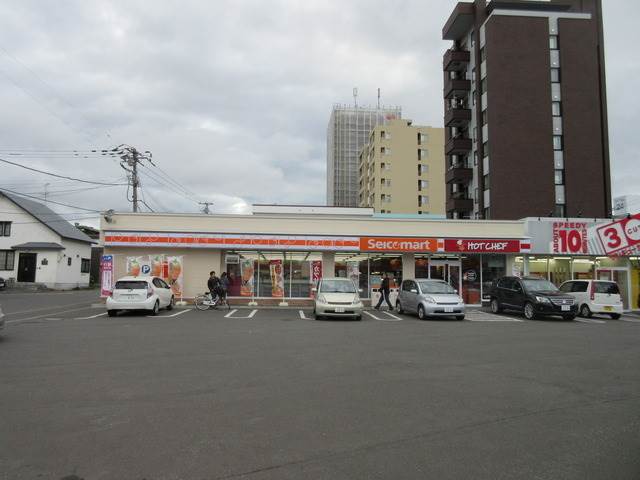 コンビニ　セイコーマート二十四軒3条（コンビニ）まで240m