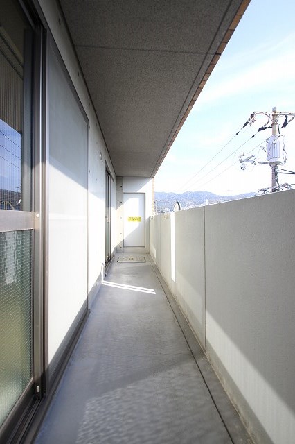 バルコニー　同物件別号室の写真です。