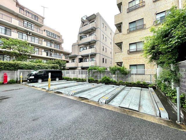 駐車場　?