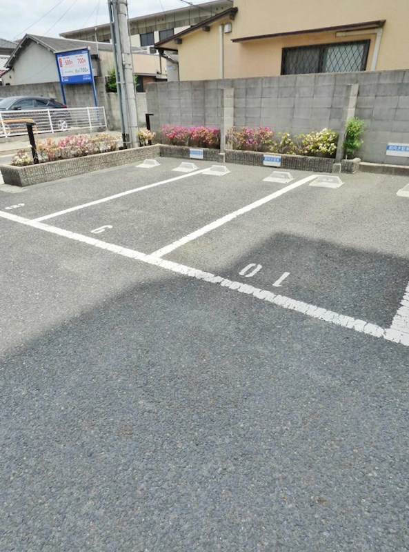 駐車場　当店は家主強制でない場合、消毒・抗菌代や安心サポート代など不