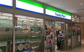 コンビニ　ファミリーマートニューピア竹芝店（コンビニ）まで212m