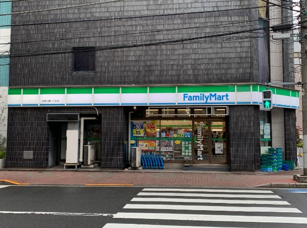 コンビニ　ファミリーマート台東三筋店（コンビニ）まで111m