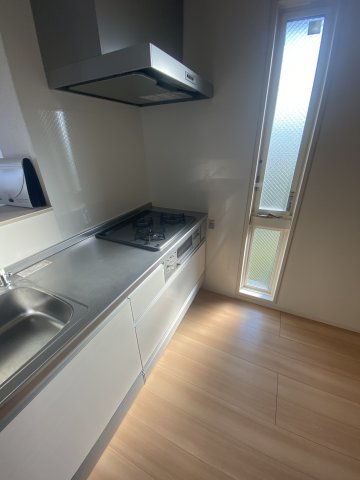 キッチン　別部屋同一間取りのお写真となります。