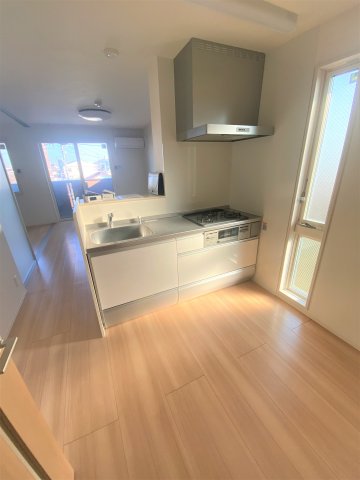 居室・リビング　別部屋同一間取りのお写真となります。