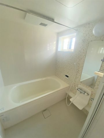 バス・シャワールーム　別部屋同一間取りのお写真となります。