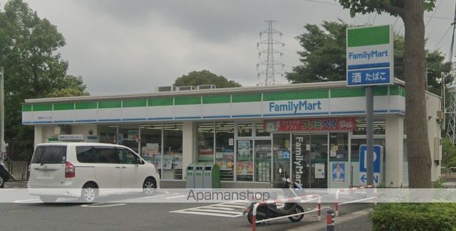 コンビニ　ファミリーマート（コンビニ）まで628m