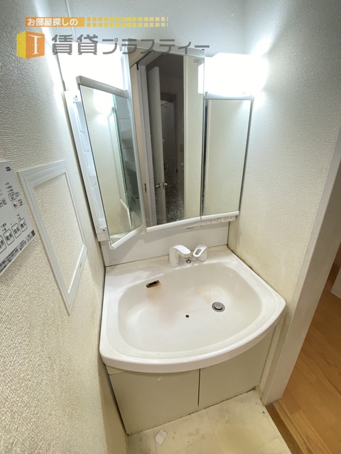 洗面設備　朝の準備はこちらで。