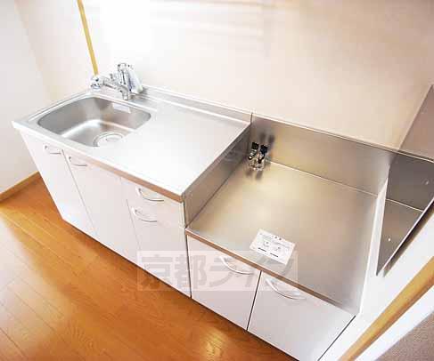 キッチン　２口コンロ設置可、シングルレバー採用。