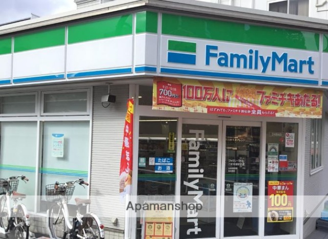 コンビニ　ファミリーマート三軒茶屋駅前店（コンビニ）まで498m