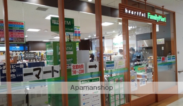 コンビニ　ファミリーマート鳥取赤十字病院店（コンビニ）まで379m