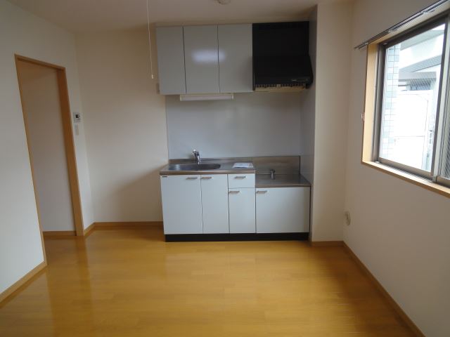 キッチン　※参考写真：１０５号室
