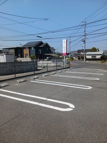 駐車場　駐車場があるので、車を買う予定の方も安心です