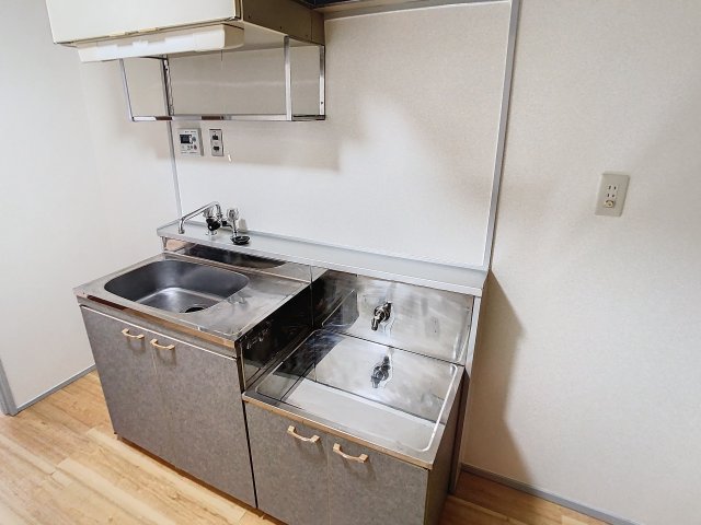 キッチン　掲載の写真は空室の１室を表示しており、実際のお部屋とは仕様等