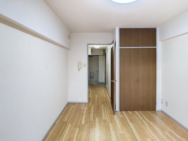 玄関　掲載の写真は空室の１室を表示しており、実際のお部屋とは仕様等