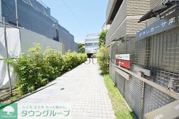 エントランス　お問合せは(株)タウンハウジングレジデンス事業部　赤坂店・…