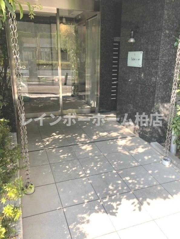 エントランス　清潔なエントランスです