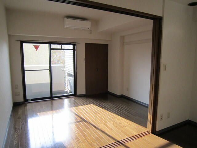 居室・リビング　写真は同タイプ住居です。