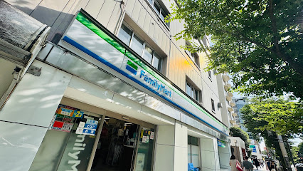 コンビニ　ファミリーマート 九段下駅西店（コンビニ）まで301m