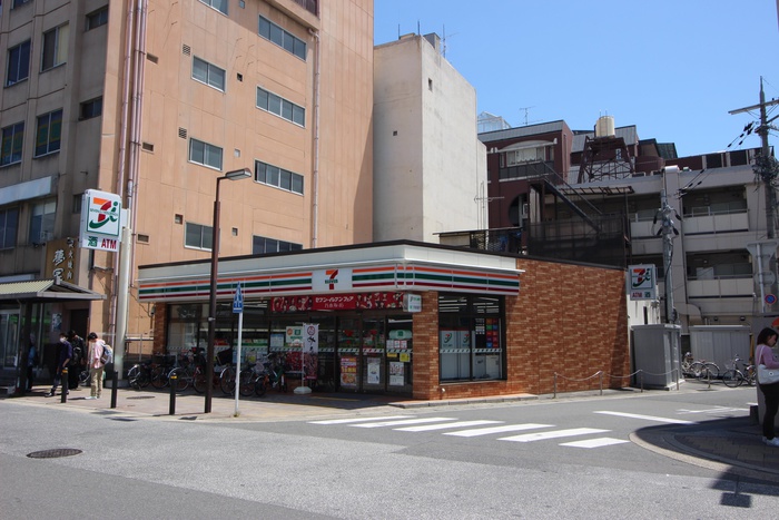 コンビニ　セブンイレブン京都桂駅東口店（コンビニ）まで600m