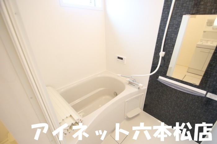 バス・シャワールーム　一日の疲れを癒しましょう。