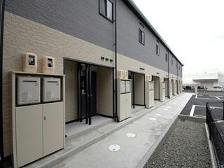 玄関　備品や設備仕様は号室等により異なります現地をご確認下さい。