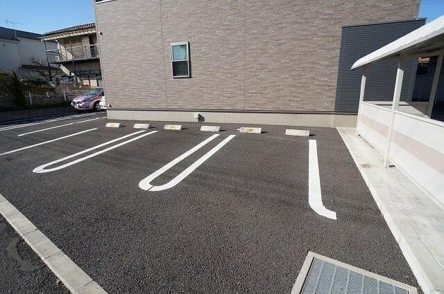 駐車場　駐車場があるので、車を買う予定の方も安心です