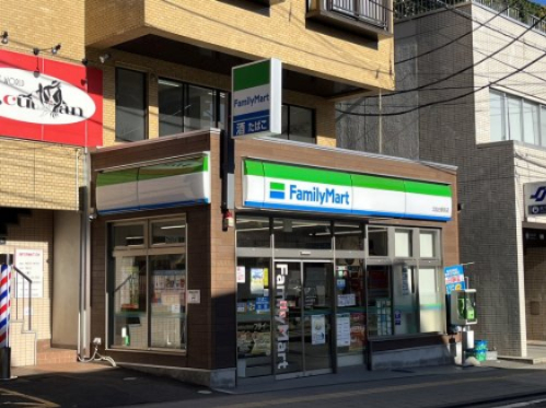 コンビニ　ファミリーマート　北仙台駅前店（コンビニ）まで585m
