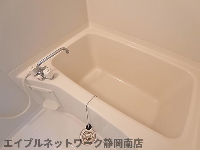 バス・シャワールーム　ゆったり過ごせるお風呂です