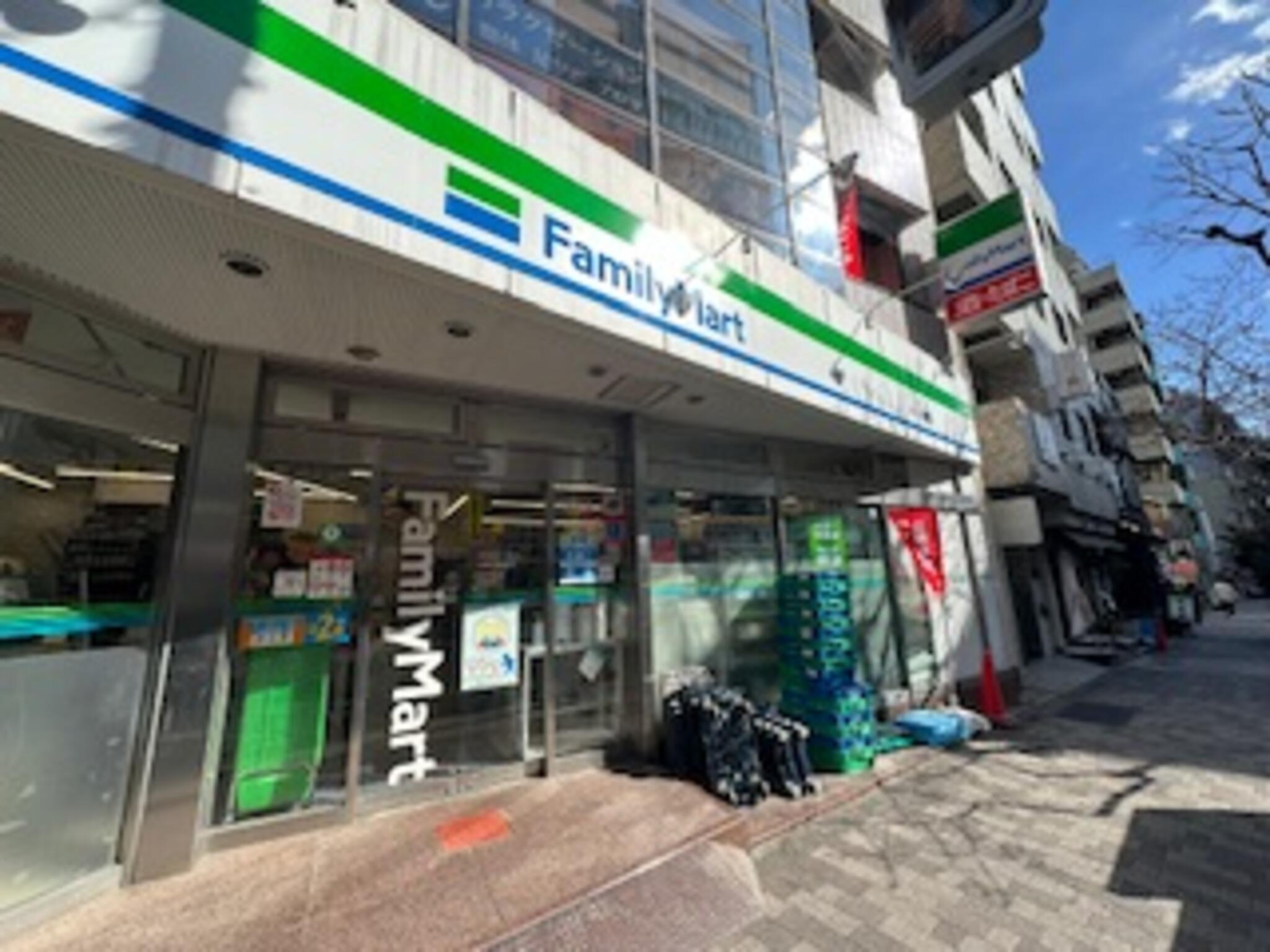 コンビニ　ファミリーマート半蔵門駅南店（コンビニ）まで74m